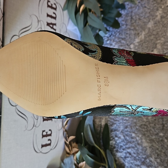 NWOB - Marc Fisher Embroidered Strappy Heels - Sz 8.5 - Picture 6 of 10